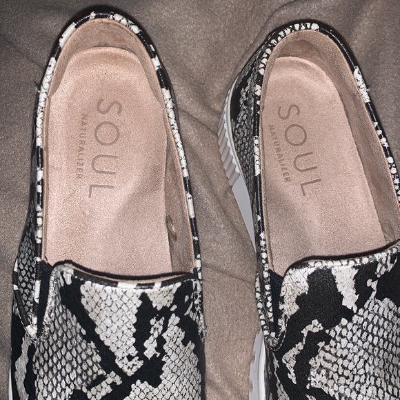 SOUL Naturalizer Trisha Python Print Loafers — 8 — Like New! - Picture 3 of 9